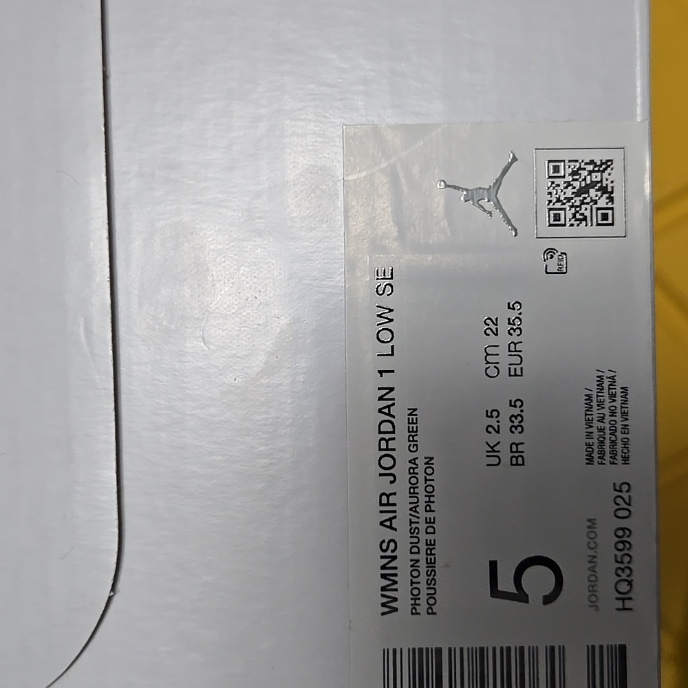 BRAND NEW AIR Jordan 1 Low SE - Picture 13 of 13